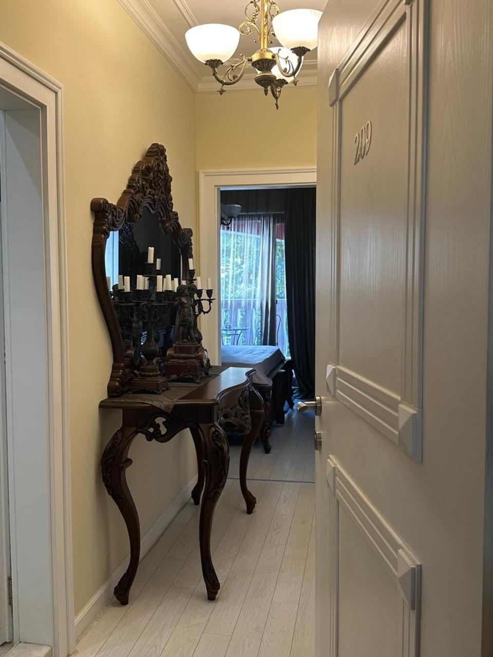 Central Luxury Antique Apartment فارنا المظهر الخارجي الصورة